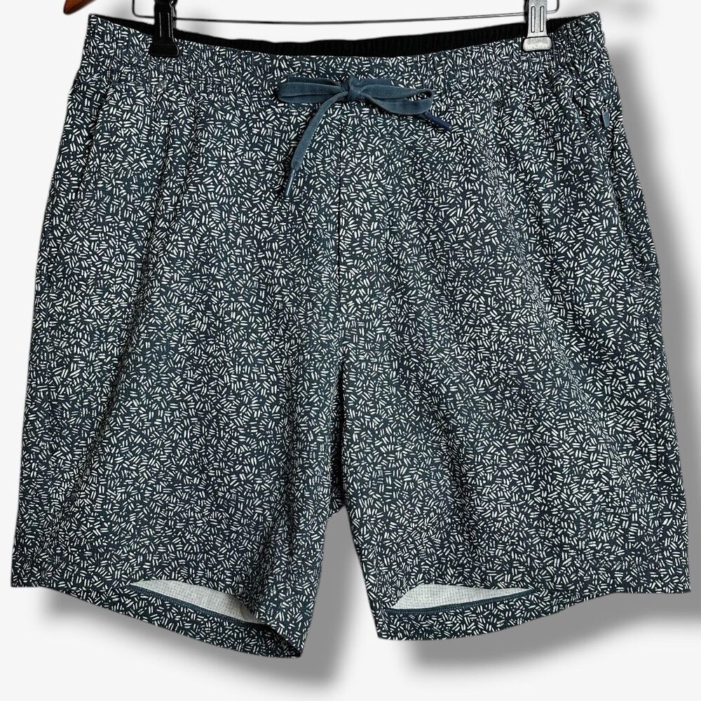 Lululemon Shorts Men’s Sz L Bowline Short 8" Linerless Mesh Blue & White Casual